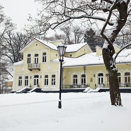 Отель Dwor Na Wolicy Дембица Экстерьер фото